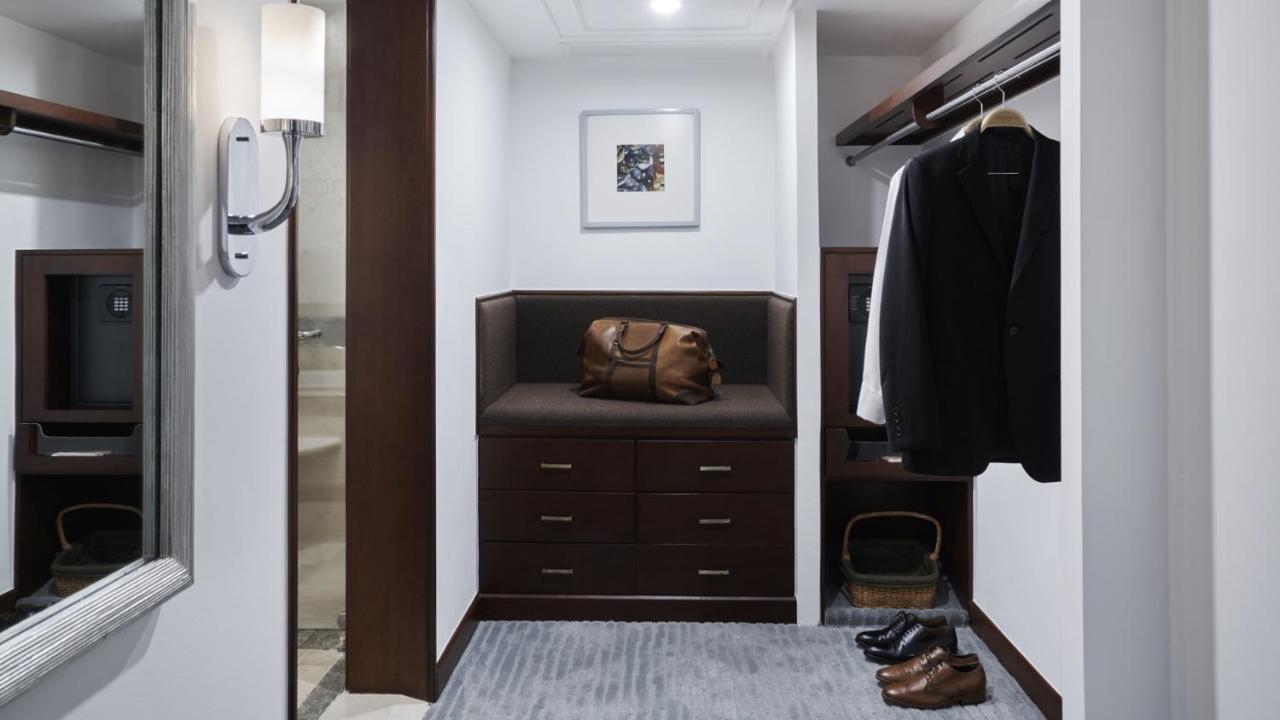 فندق بينينسيولا مانيلا ماكاتي المظهر الخارجي الصورة A walk-in closet