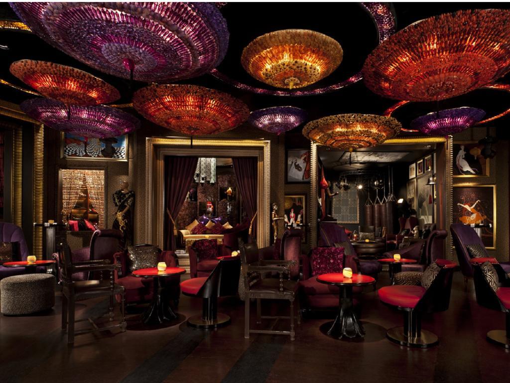 فندق بينينسيولا مانيلا ماكاتي المظهر الخارجي الصورة The interior of the nightclub